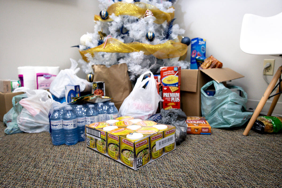 Dental patients dropped off an estimated $500 in donations to help flood victims. (Special to 91原创 Advance Times)
