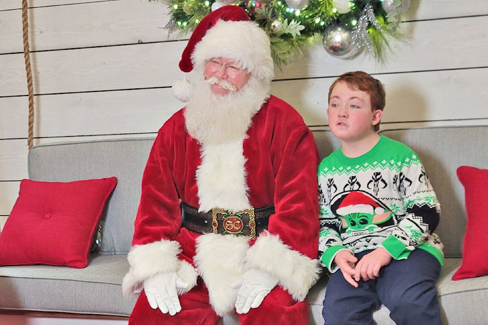 27507797_web1_211206-LAT-DF-Sensory-Santa-Jacob_1