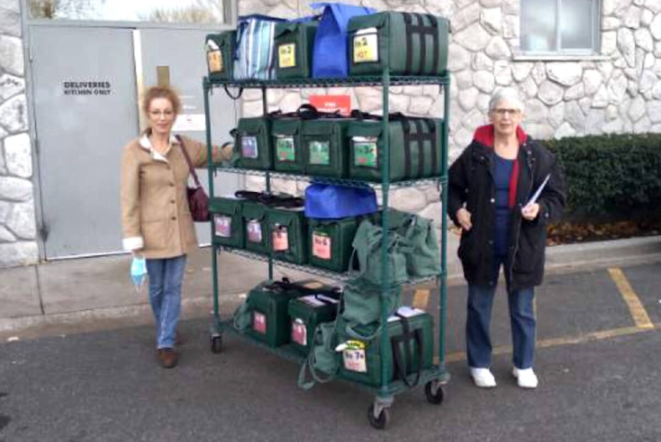 27583844_web1_211220-LAT-RR-MealsOnWheels-LMOW_1