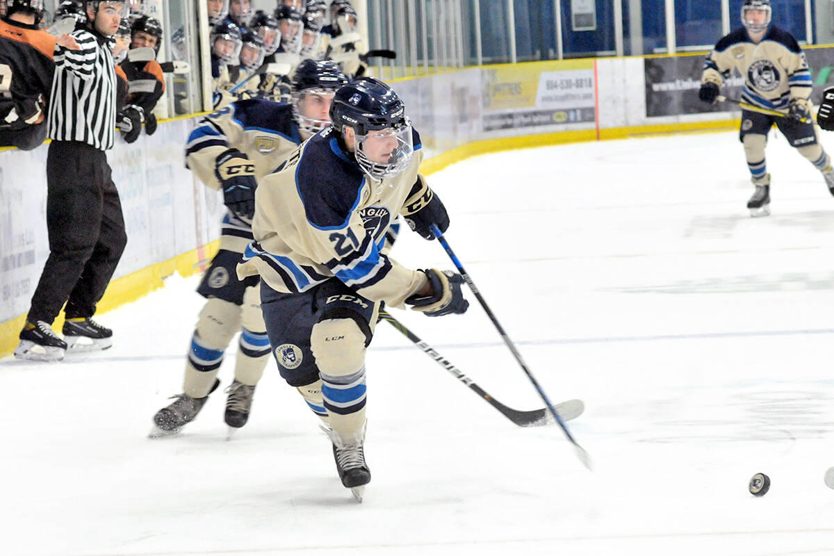 91原创 Trappers forward Cody Bathgate, seen here during a previous home game against Aldergrove, scored twice against the Mission City Outlaws on Dec 18. (91原创 Advance Times file)