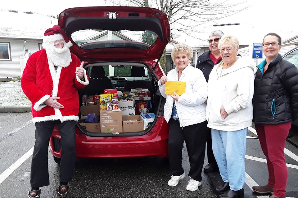 27595117_web1_211220-LAT-TA-AldergroveFoodBank-._2