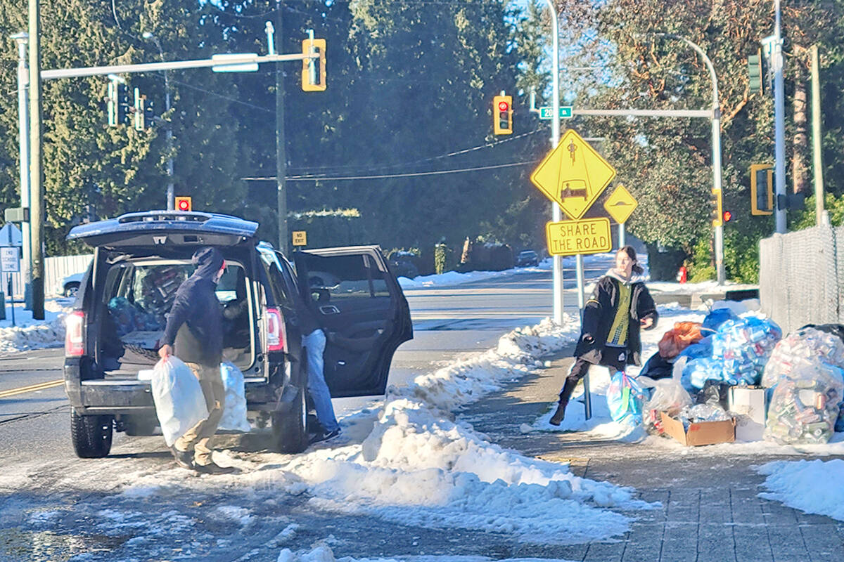 Bottles and cans were dropped off at Alice Brown Elementary school in Brookswood, part of a fundraising initiative by the U15 LUSA Premier Castilians soccer team on Sunday, Jan 9. (Dan Ferguson/黑马磁力)