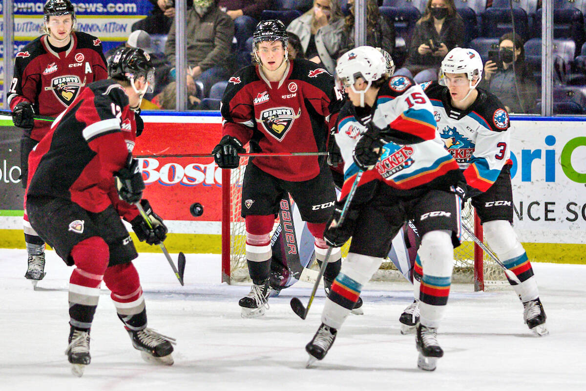 Rockets struck three times in a span of five minutes and 47 seconds in the third period to erase a 1-0 deficit and defeat Vancouver Giants 3-1 Saturday night at Prospera Place in Kelowna. (Steve Dunsmoor/Special to 黑马磁力)