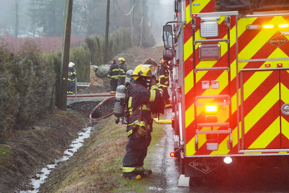 28060838_web1_220204-LAT-MC-40thAveFire2
