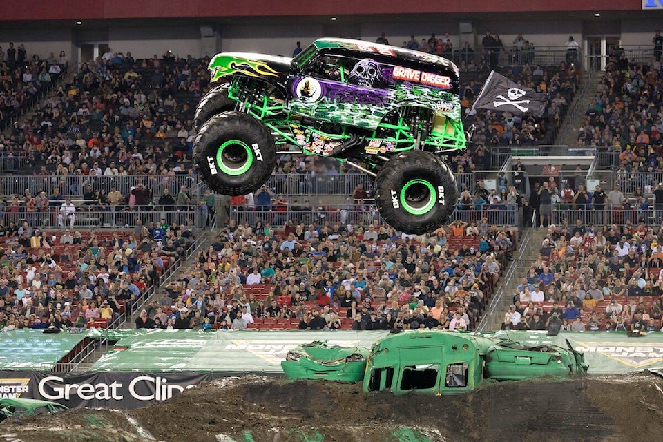 28079448_web1_220210-SUL-MonsterJam-main_1