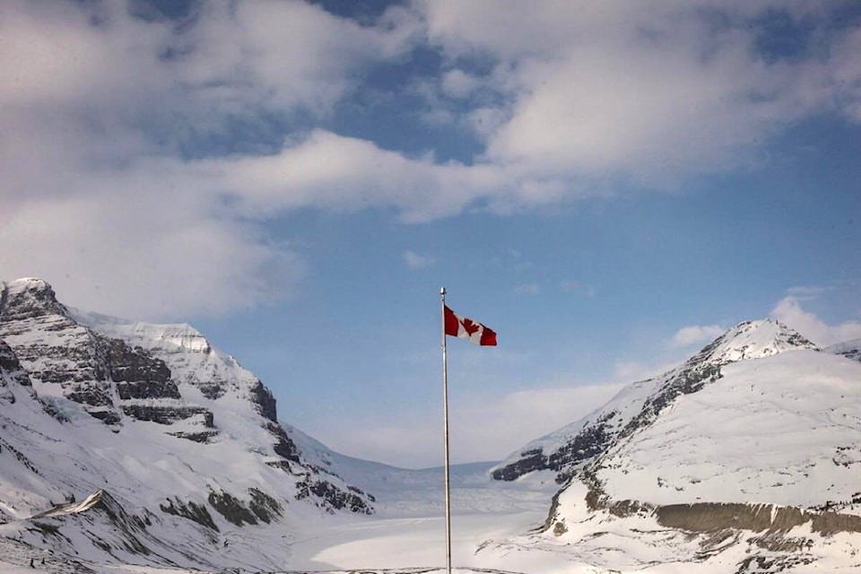 28173700_web1_CanadianFlag_JeffMcIntosh_1