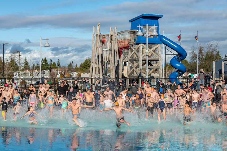 28274509_web1_20200101-AldergrovePolarBearPlunge-Nikole-Longhi-02