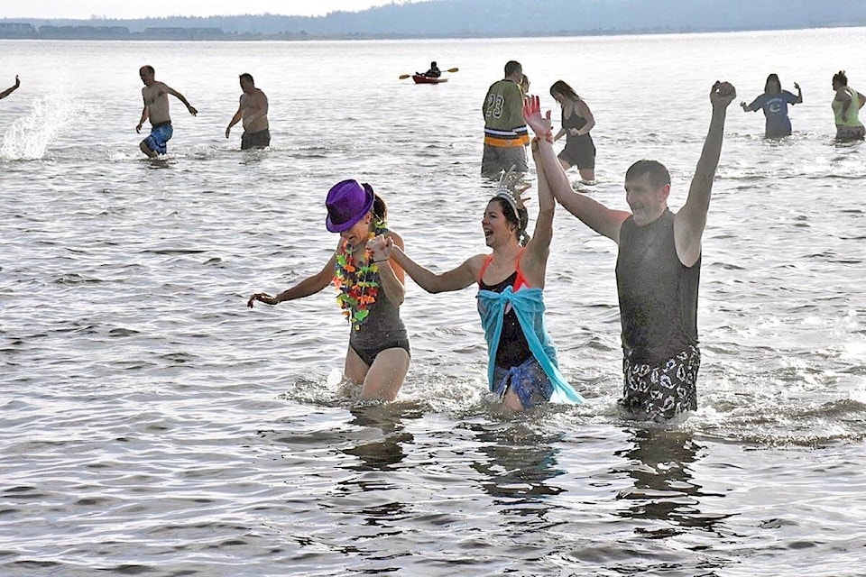 28347866_web1_181217-PAN-M-polar-swim-2018-file