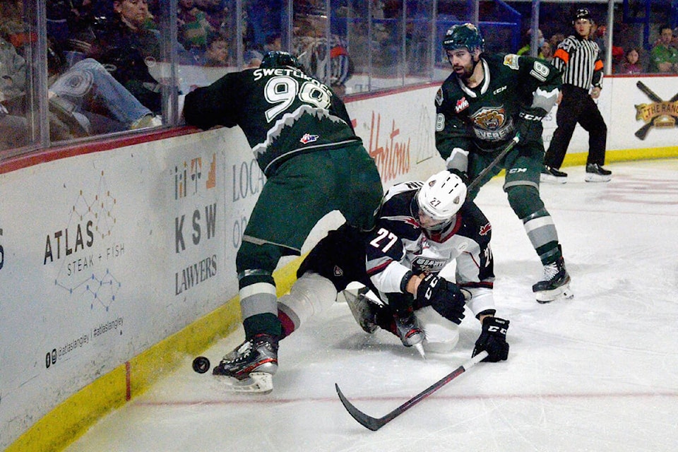 28518710_web1_220319-LAT-TA-GIANTSKNOCKOFFSILVERTIPS_2