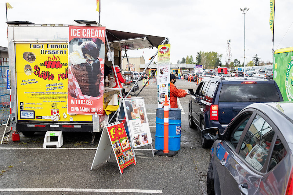 28575735_web1_210429-CLR-FoodTruckFestHitsClovy-JS_3