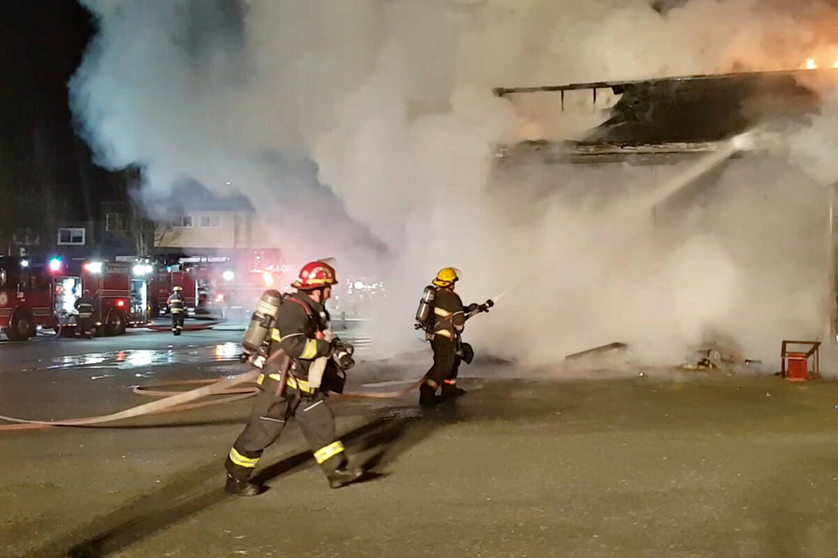 Aldergrove resident Thomas Waite recorded the early stages of the Saturday night April 23 fire that damaged a restaurant. He said he witnessed several people fleeing the scene before police and fire arrived. (Thomas Waite/Special to 91ԭ Advance Times)