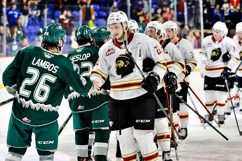 28996216_web1_220503-LAT-DF-Giants-down-Silvertips-RW_1