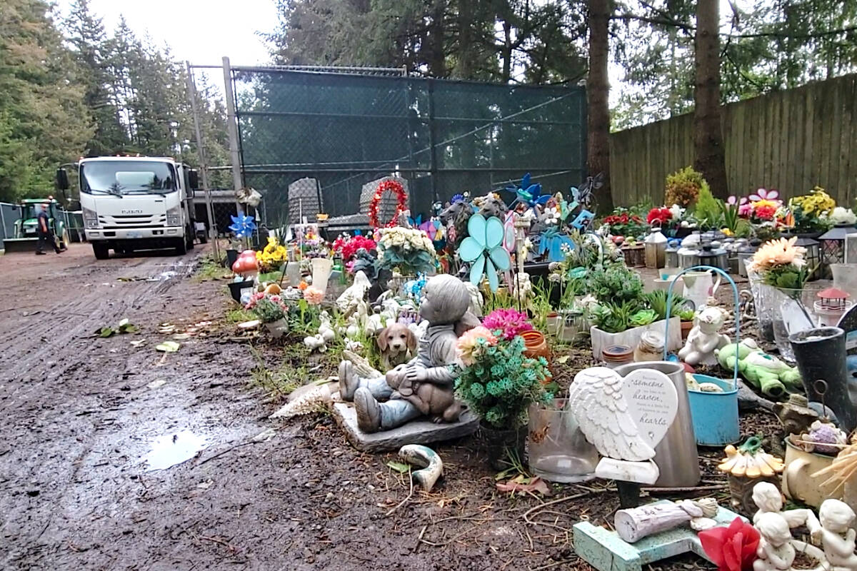 Cleared-away graveside decorations were left piled up at the gate to the 91原创 Lawn Cemetery works yard. (Dan Ferguson/91原创 Advance Times)