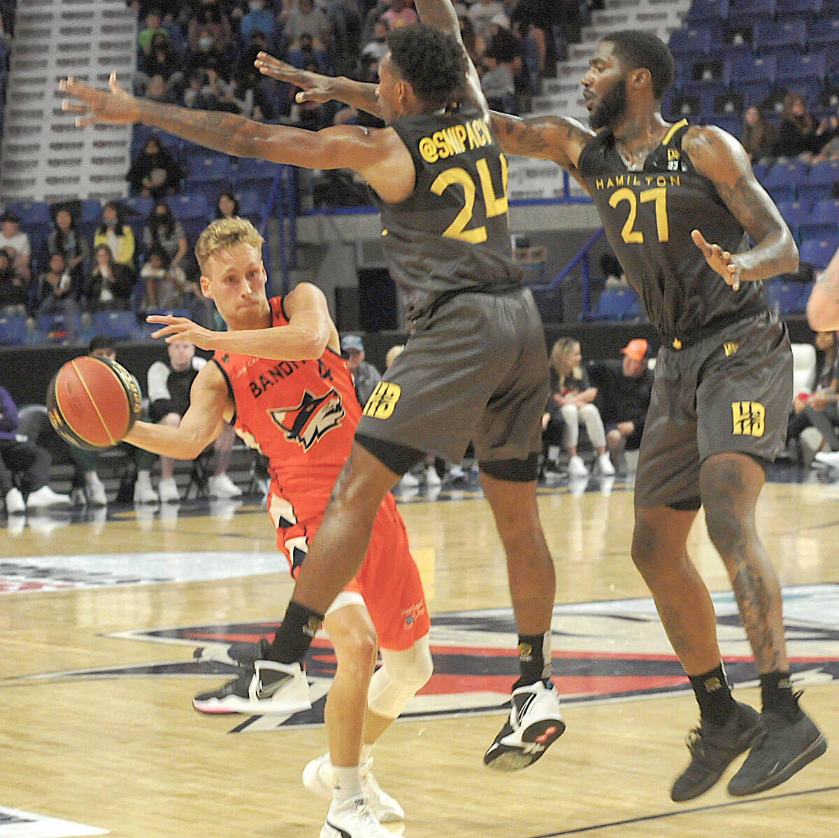 Fraser Valley Bandits player Kyle Adnam took his shot against Hamilton Honey Badgers rivals Tuesday, June 7, during the 91原创-based team聮s first-ever School Day Game, with 3,900 students from 13 schools in four districts attending. (Dan Ferguson/91原创 Advance Times)