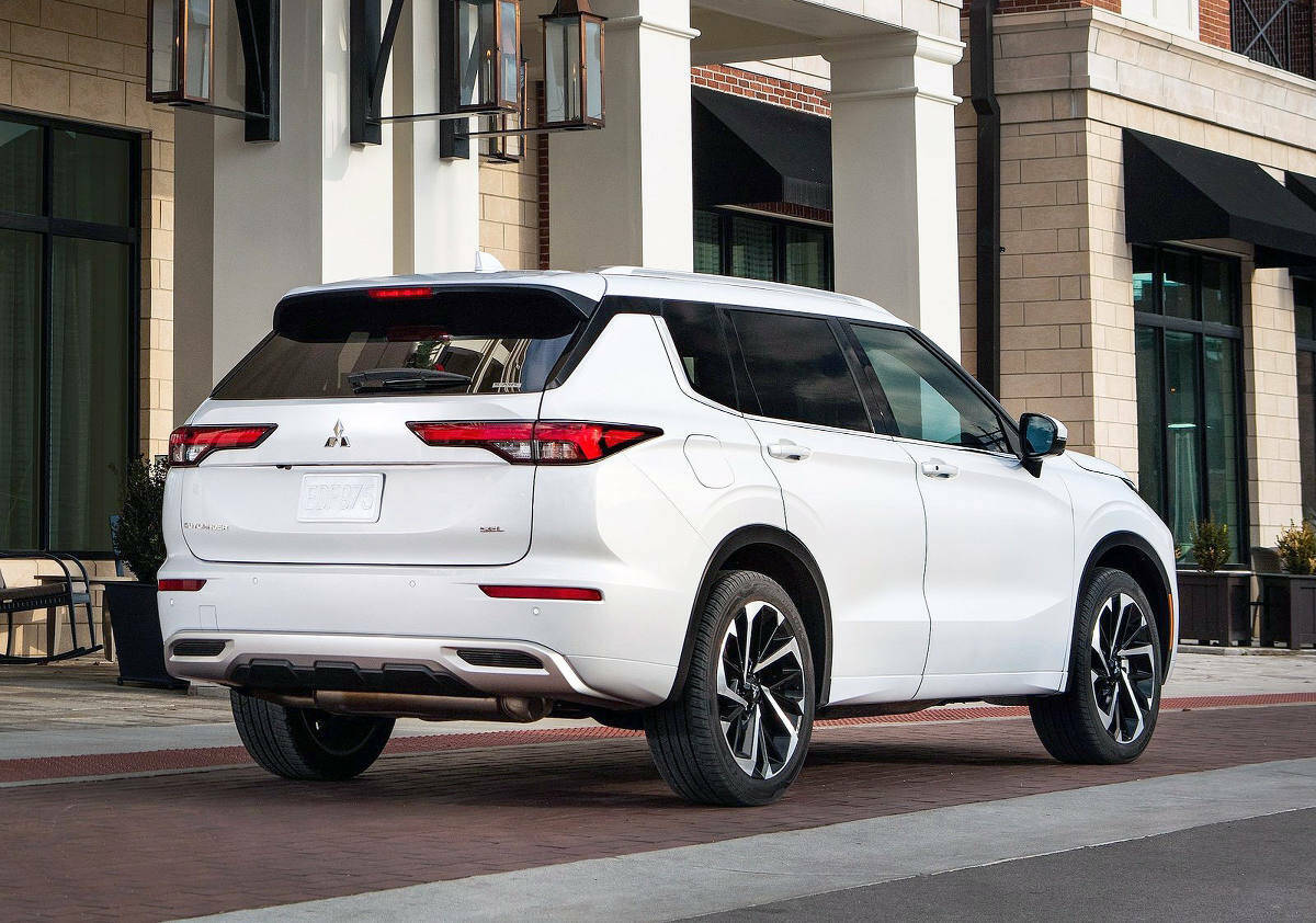The Outlander is larger than before, most noticeably in the width department. The key dimensions are understandably close the Nissan Rogue聮s since the two are based on the same platform. PHOTO: MITSUBISHI