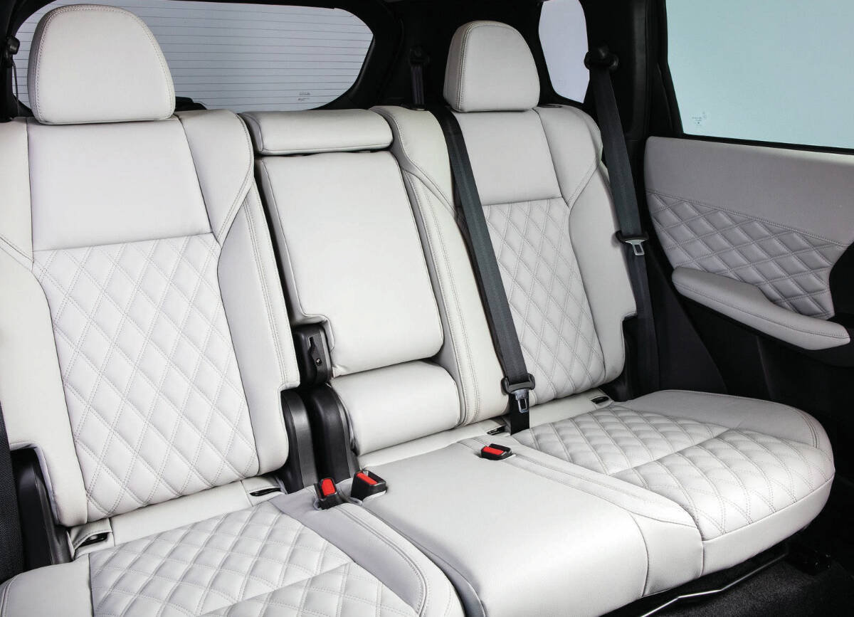 The Outlander SEL聮s quilted upholstery is a nice high-end touch even if they contrast a rather featureless stretch of dashboard. PHOTO: MITSUBISHI