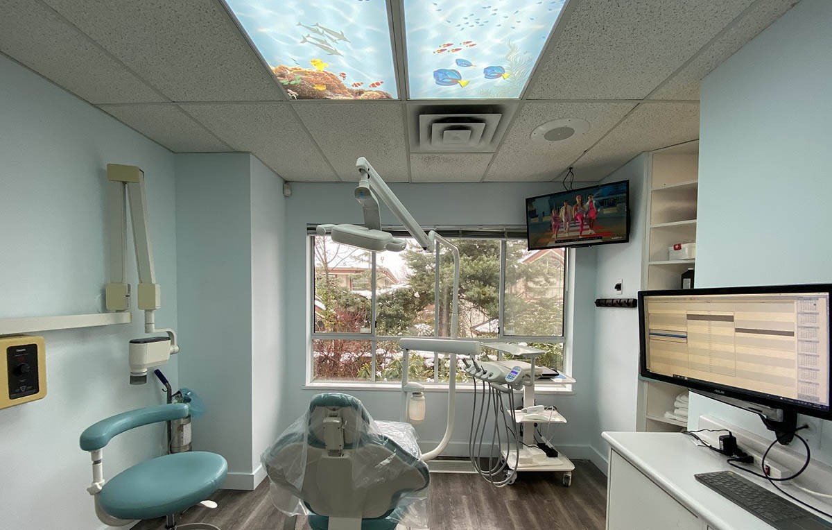 The welcoming exame rooms at Allard Dental Centre feature large windows to the natural world and virtual fish tanks on the ceiling, to help patients of all ages feel relaxed.