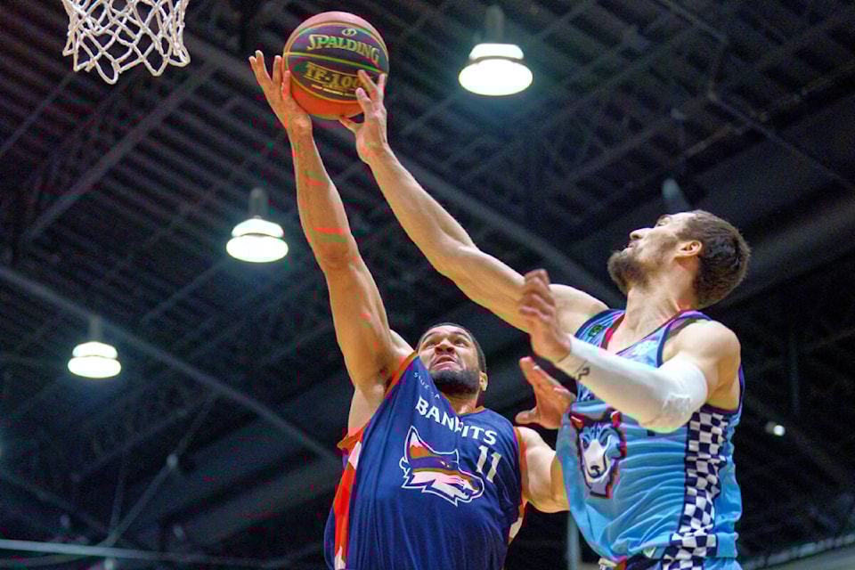 29744628_web1_220712-LAT-DF-Bandits-vs-Montreal-RP_08880-MALCOLM-DUVIVIER-No.-11_1