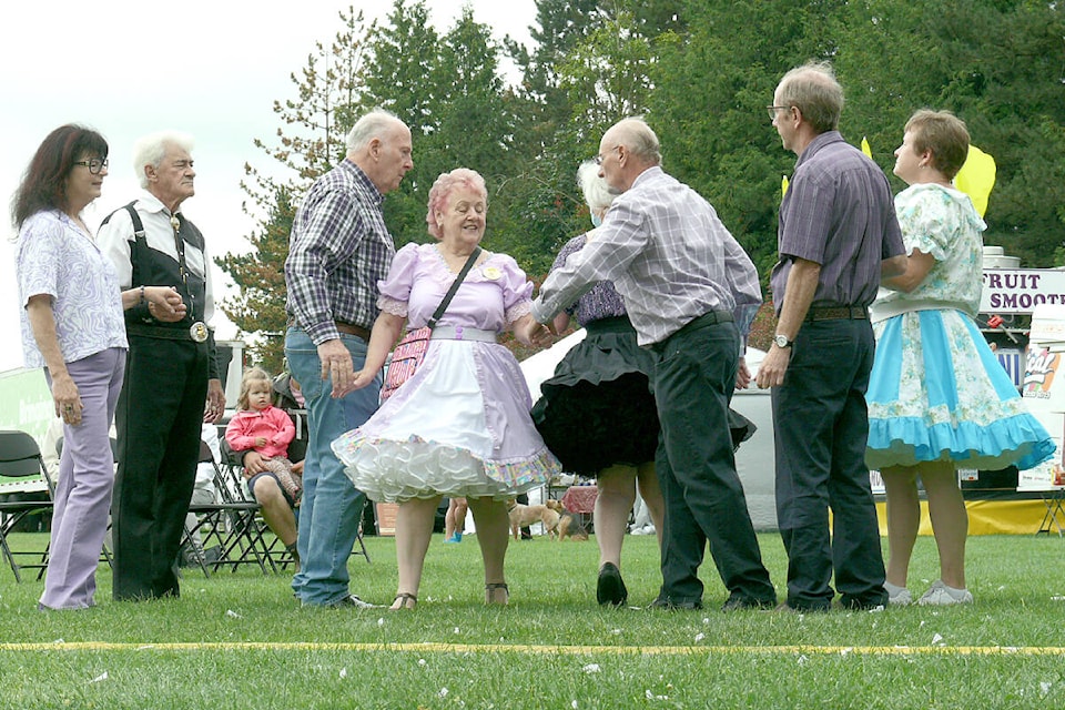 29814291_web1_220719-LAT-DF-Ald-fair-wrap-square-dancers_1