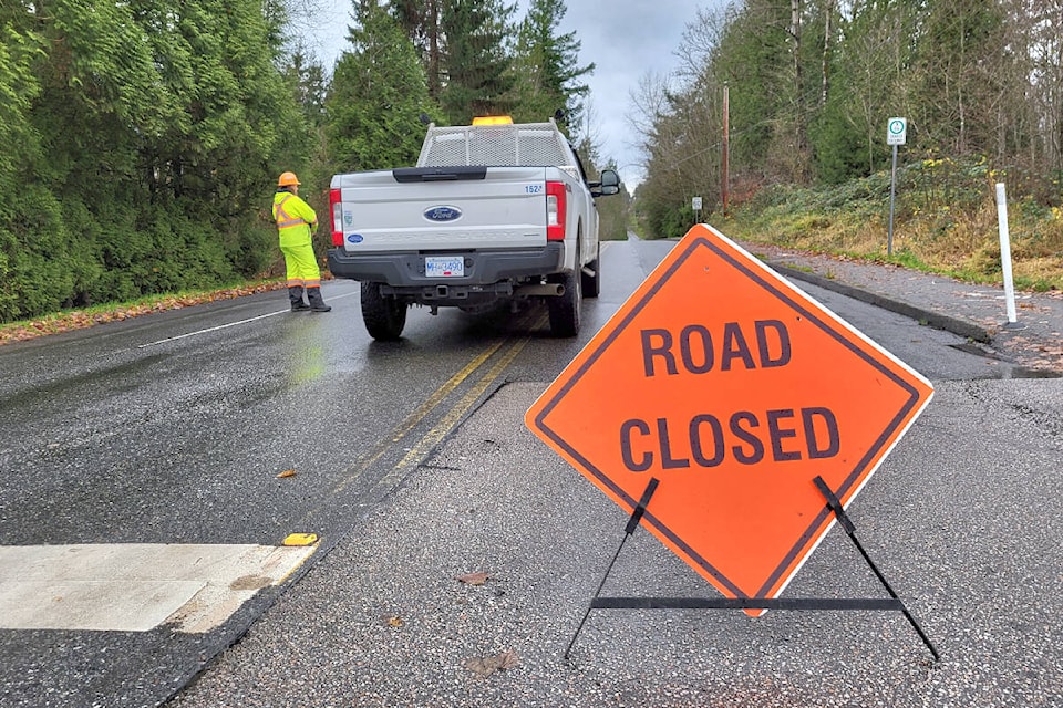 29837935_web1_220706-LAT-DF-Paving-closes-roads-file_1