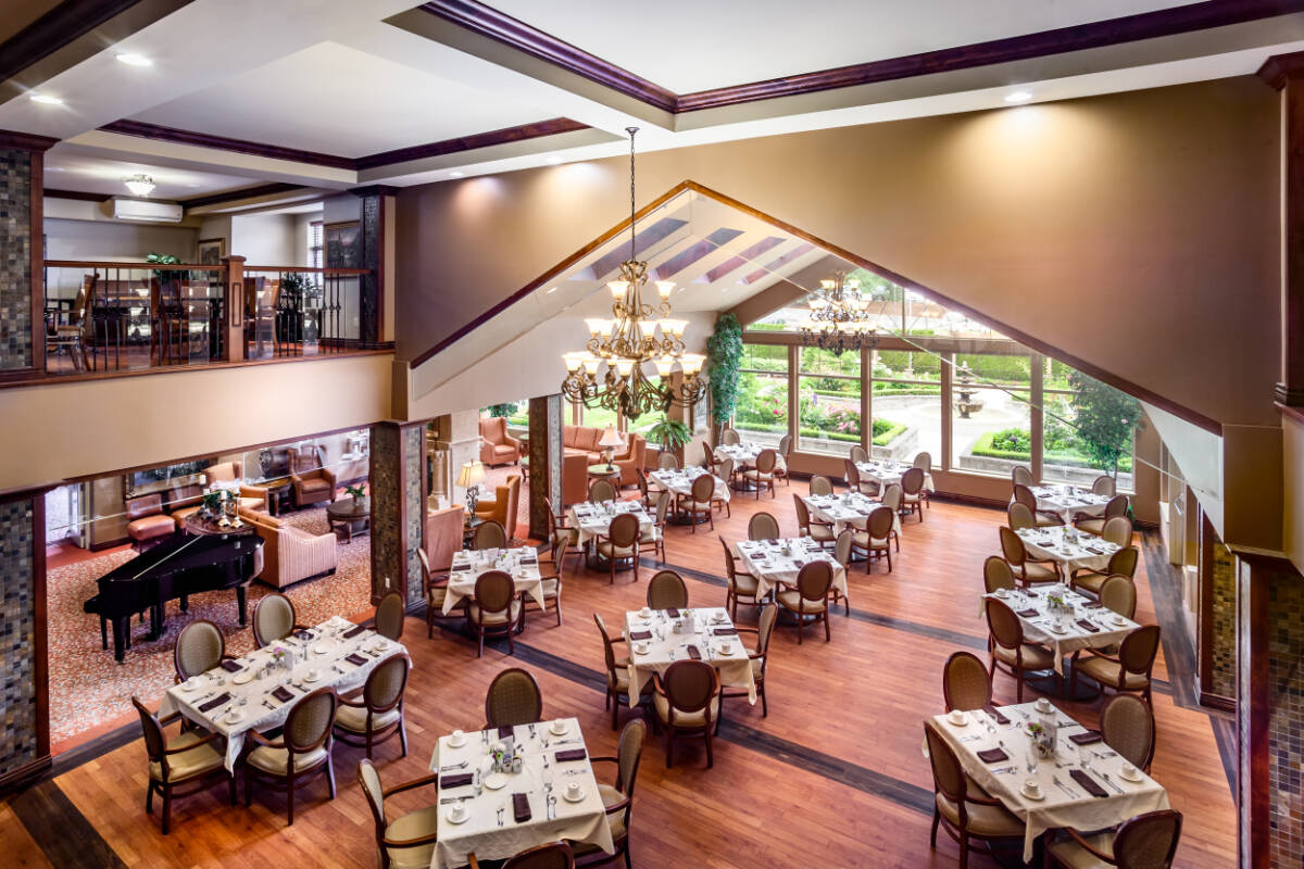 A variety of valuable independent living services are offered at Chartwell Renaissance, including delicious and nutritious meals, housekeeping, recreational and social experiences, mini-bus transportation, and emergency response.