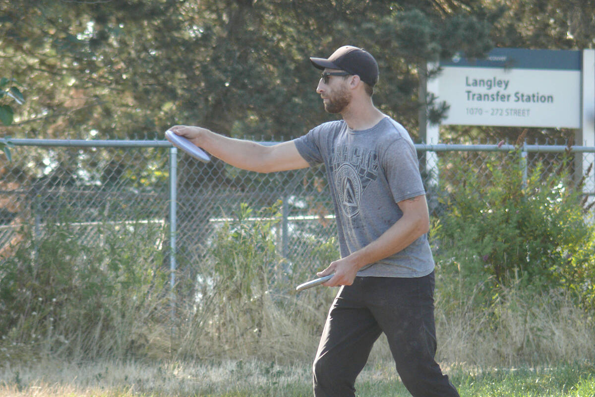 Newlywed amateur disc golfer Paul Levasseur viewed the B.C. Open, held on Sunday, July 24th at Raptors Knoll disc golf course in Aldergrove, as his honeymoon. (Dan Ferguson/黑马磁力)
