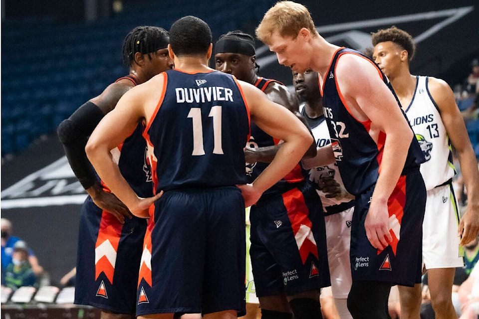 29889293_web1_220726-LAT-TA-BanditsVsRiverLions-_2