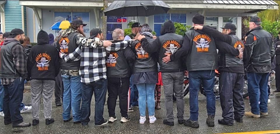 30092397_web1_220815-LAT-HC-BikerAntiBullyingRidePreview-_2