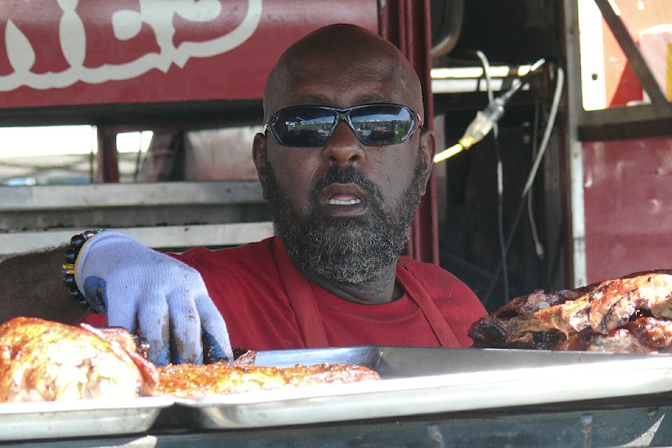 30093863_web1_220815-LAT-DF-RibFest-wrap-Dem_Bones_1