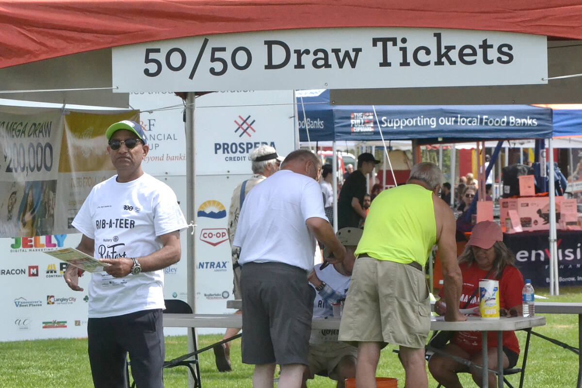 30093863_web1_220815-LAT-DF-RibFest-wrap-TA_1