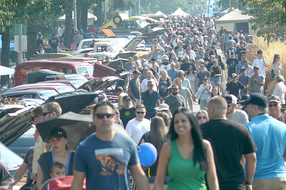 Thousands filled Fraser Highway between 264th and 272nd Street in Aldergrove on Saturday for the Langley Good Times Cruise-In show, which drew an estimated 1,400 vehicles to the charitable fundraiser. (Dan Ferguson/Langley Advance Times)