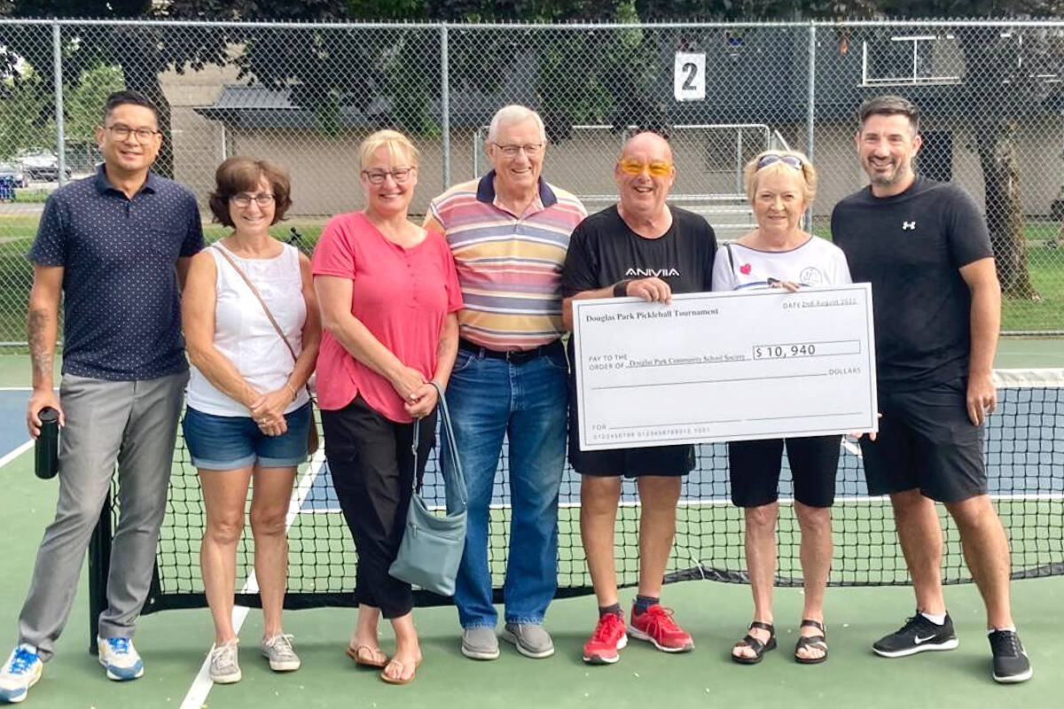 The return of the Douglas Park Annual Charity Tournament raised $10,940 for the Douglas Park Community School Society. (Special to 91原创 Advance Times)