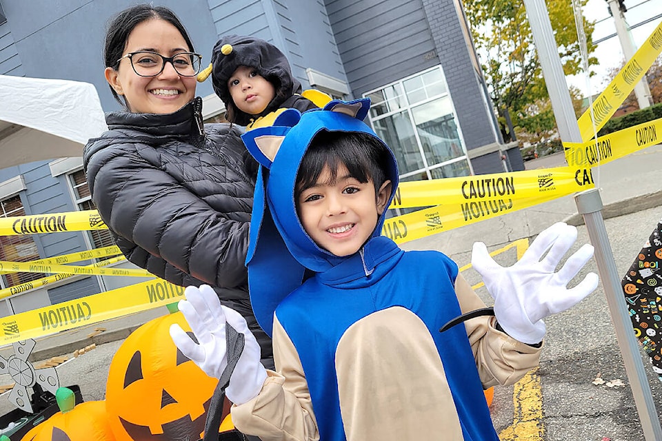 Aldergrove’s Jennifer Manchanda, with her kids Naiya and Aiden, was delighted at the return of the Halloween Hunt at Aldergrove Village Shopping Centre on Saturday, Oct 29. The first post-COVID version of the annual event featured a scavenger hunt, crafts, goodie bags, face painting, popcorn, and games. (Dan Ferguson/91ԭ Advance Times)