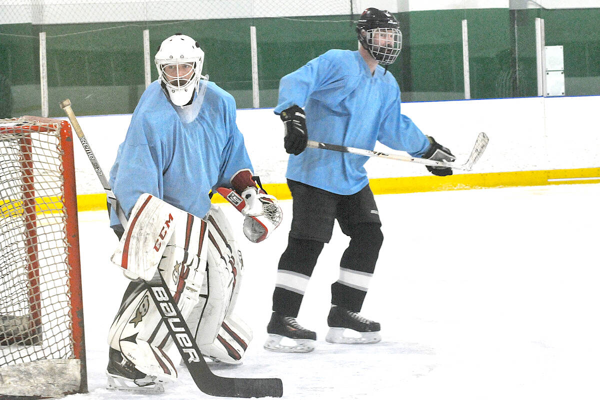 30931967_web1_221106-LAT-DF-Charity-hockey-game_3