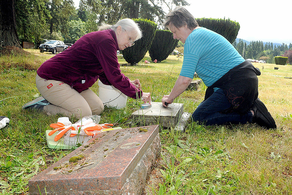 30989835_web1_tsr-cemetary-cleanup-pdn-220711