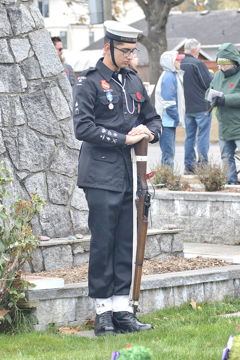 Thousands turned out for the first post-pandemic Remembrance Day at the Royal Canadian Legion Aldergrove branch. (Christopher Lakusta/Special to 91原创 Advance Times)