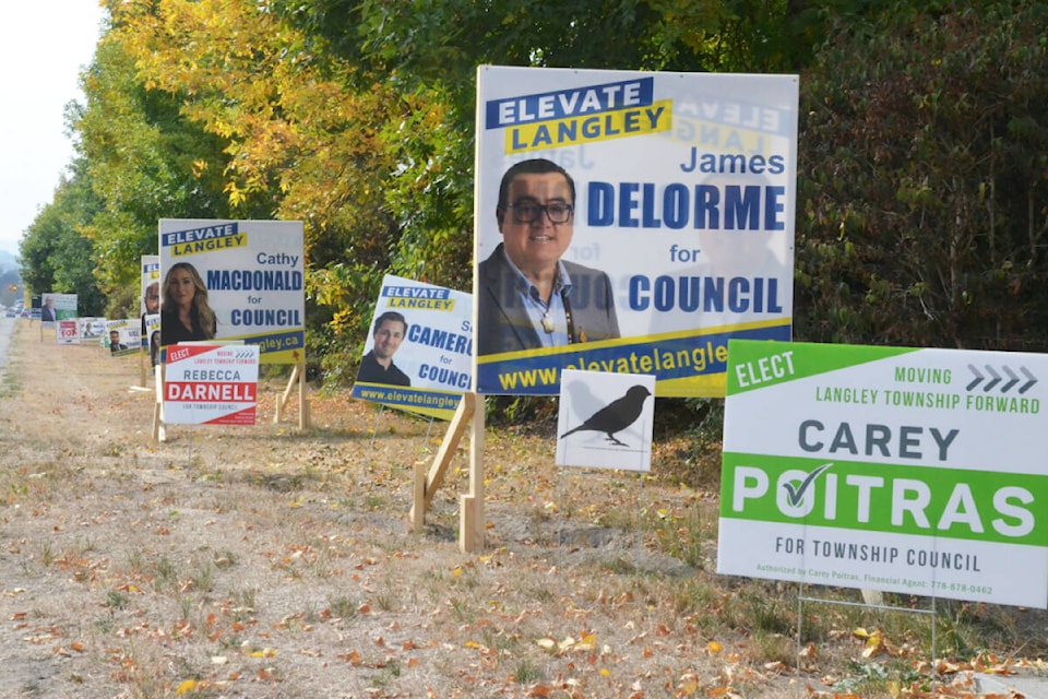 31049220_web1_221004-LAT-MC-ElectionSigns2