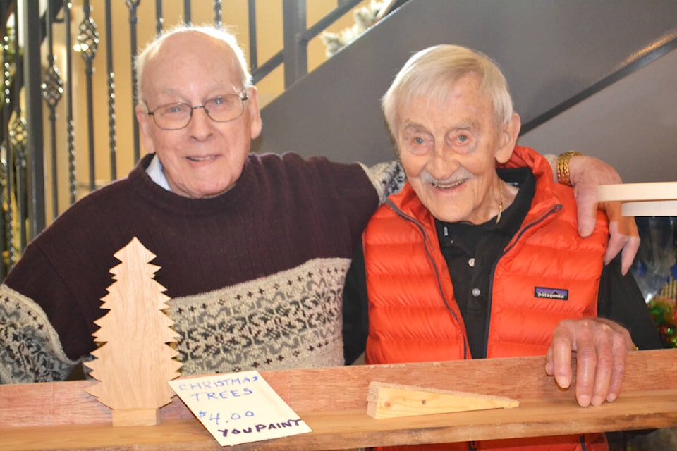 31075010_web1_221118-LAT-HC-LIVINGseniorCrafters-._2