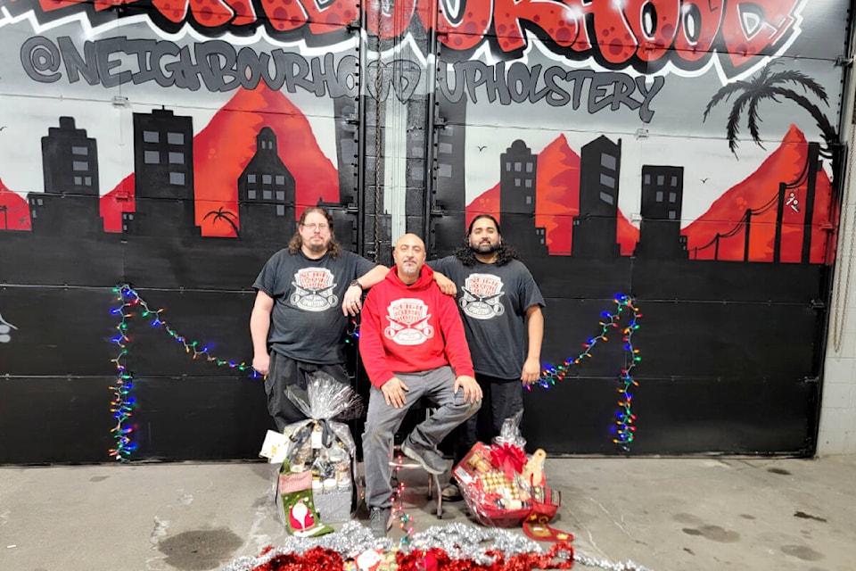 31112375_web1_221123-LAT-TA-AutoShopChristmasFundrasier_1