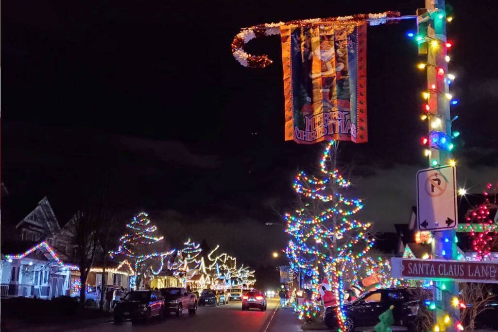 31195137_web1_221124-LAT-HC-ChristmasLightCallOut-._4