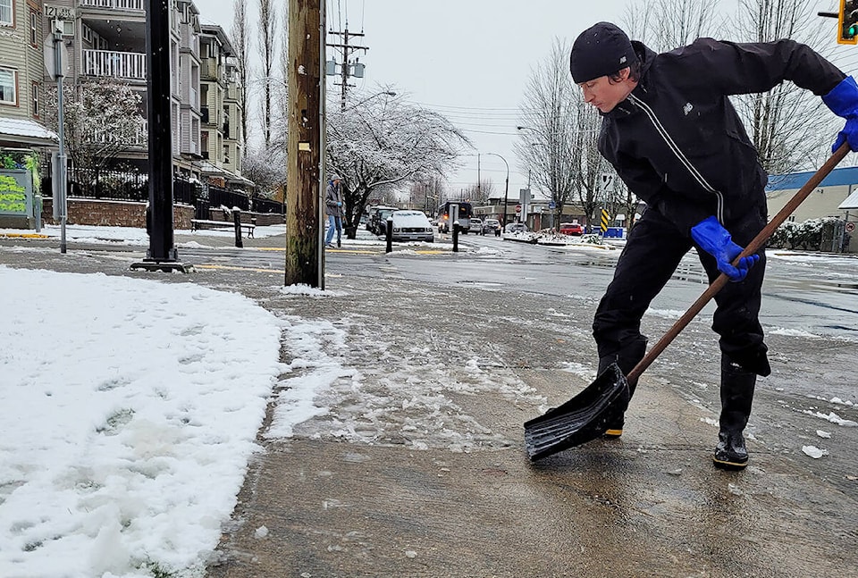 31257264_web1_211206-MRN-NC-firstsnowfall-pics_2