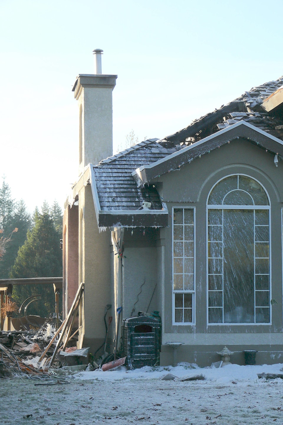 31261732_web1_221118-LAT-TA-FireBrookswood-aftermath_2