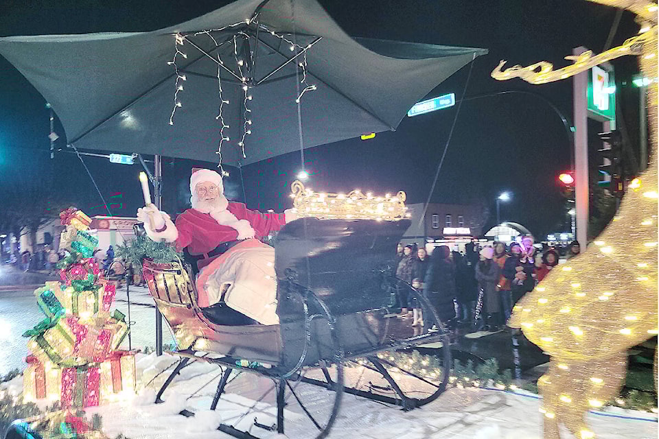Thousands turned out for Aldergrove’s Light Up Parade on Saturday, Dec. 11. It was the first look at Santa’s new ride, an antique sleigh loaned to the Aldergrove Christmas committee by the B.C. Farm Museum in Fort 91ԭ. (Dan Ferguson/91ԭ Advance Times)