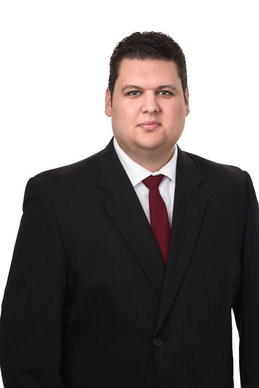 Darryl Morris is the president of a local non-profit organization, and when he聮s not spending time with his family, he enjoys golfing and volleyball
