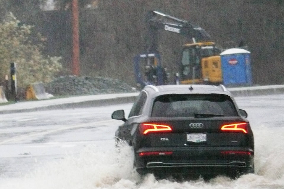 31565138_web1_211115-LAT-DF-torrential-rain-208th_1