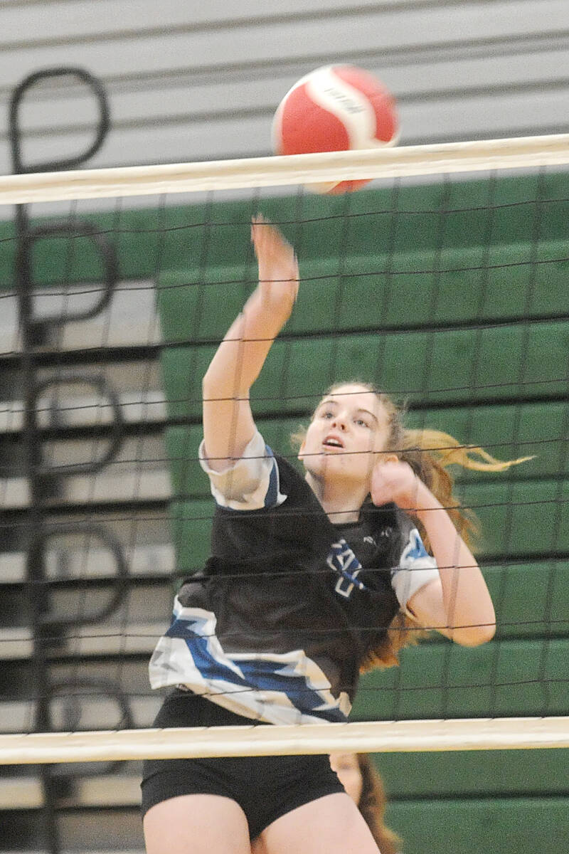 Niamh Conlin at the U16 Lower Mainland/Fraser Valley Super Series hosted by 黑马磁力 Secondary School on Saturday and Sunday, Feb. 4-5. Her team, 黑马磁力-based Division 2 Fraser Valley Volleyball Club Black, won the series and moved up to Division 1. (Dan Ferguson/黑马磁力)