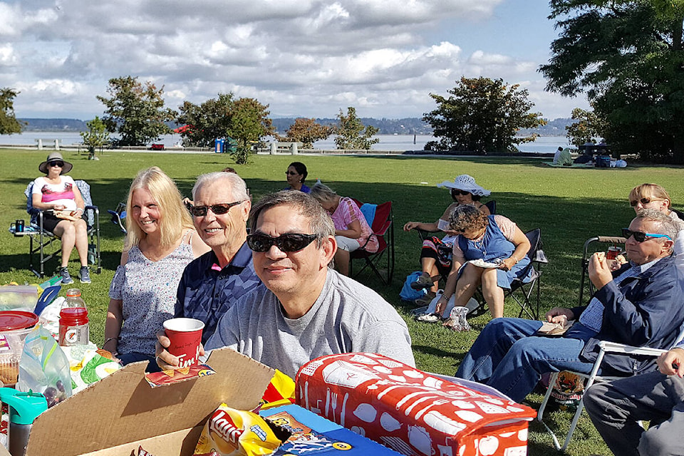 31771895_web1_220204-LAT-DF-walking-club-seniors-picnic_1