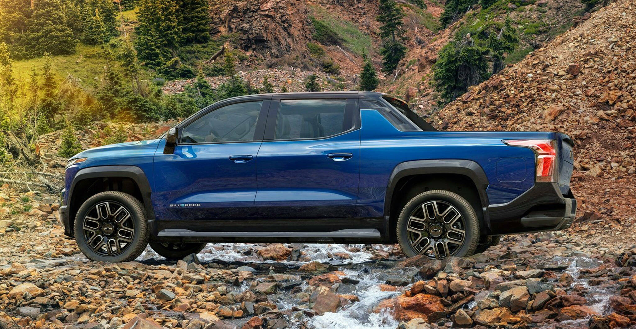 The optional Midgate consists of a split-folding wall below the rear window. With it fully lowered — or with half of it folded flat when room for a single rear passenger is needed — you can transport cargo that’s slightly longer than nine feet (2.7 metres). PHOTO: CHEVROLET