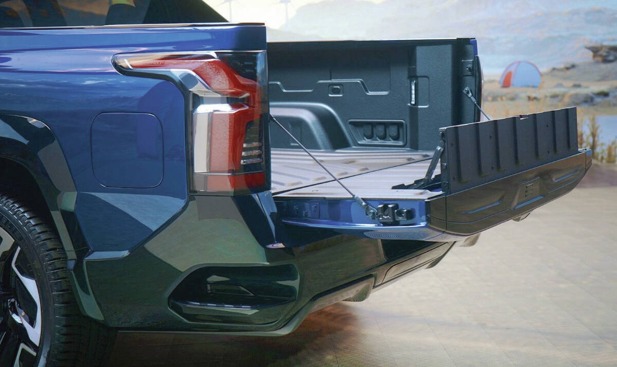 The optional MultiFlex tailgate can be converted to a stand-up workstation and when lowered it has a flip-up cargo stop to help secure items up to 3.3 metres. ThatÂ’s with the optional Midgate lowered. PHOTO: CHEVROLET
