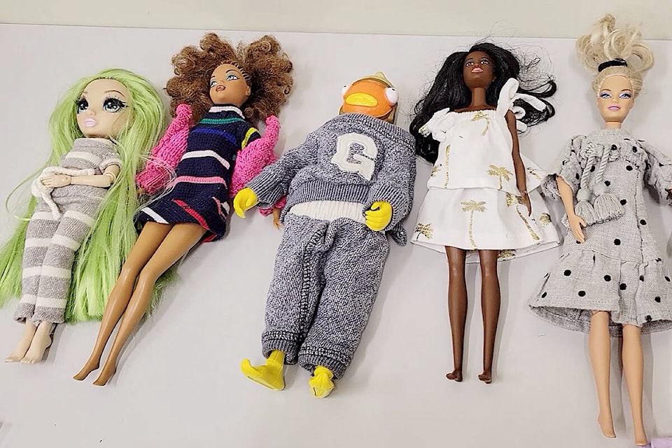 VIDEO: Workshop on 'miniature fashion' for dolls draws good